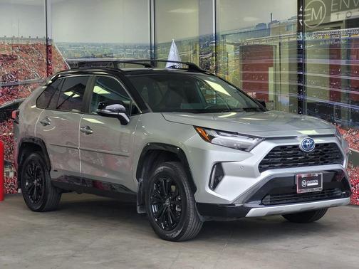 2022 Toyota RAV4 Hybrid SE
