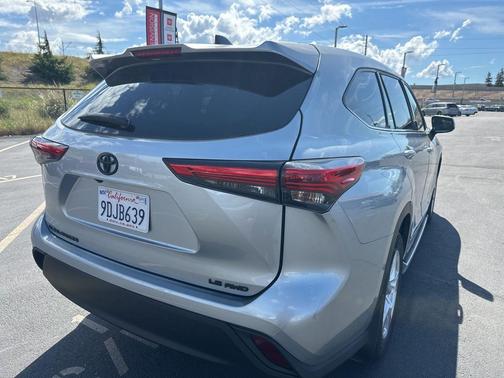 Celestial Silver Metallic 2022 Toyota Highlander LE