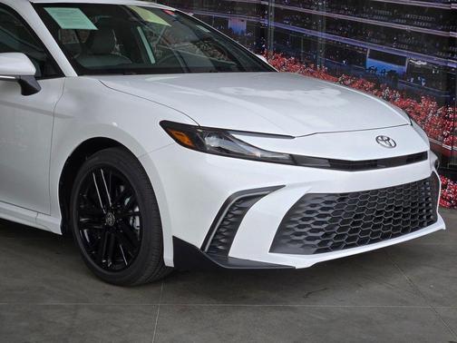 Ice Cap 2026 Toyota Camry SE