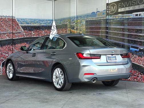 2025 BMW 330 i xDrive