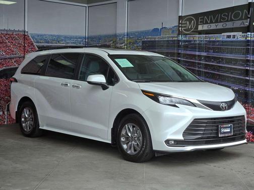 2026 Toyota Sienna XLE