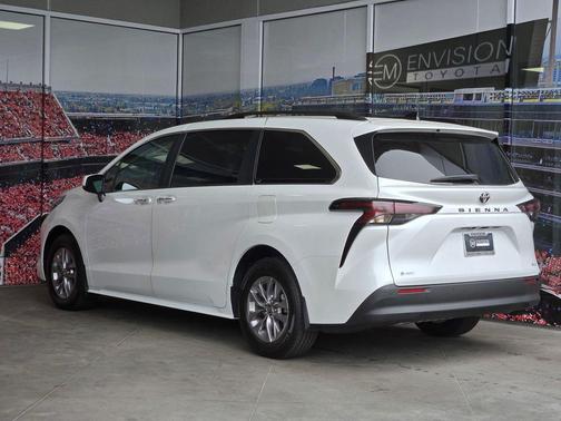 2026 Toyota Sienna XLE