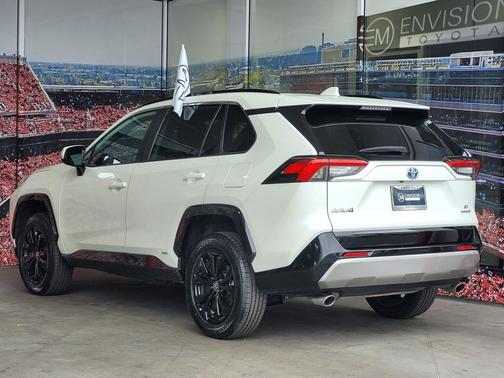 2022 Toyota RAV4 Hybrid SE