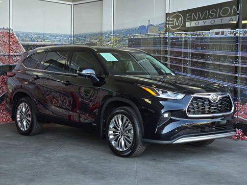 Midnight Black Metallic 2026 Toyota Highlander Hybrid Platinum