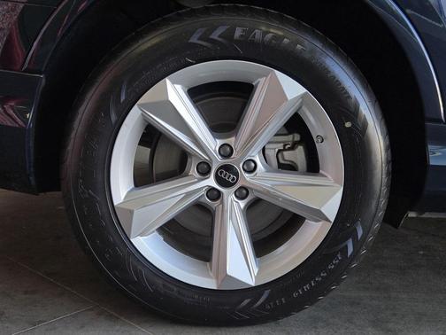 2024 Audi Q7 45 Premium Plus