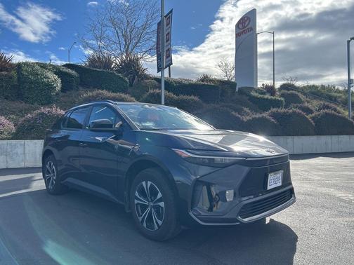 2025 Toyota bZ4X XLE