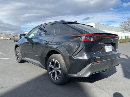 2025 Toyota bZ4X XLE