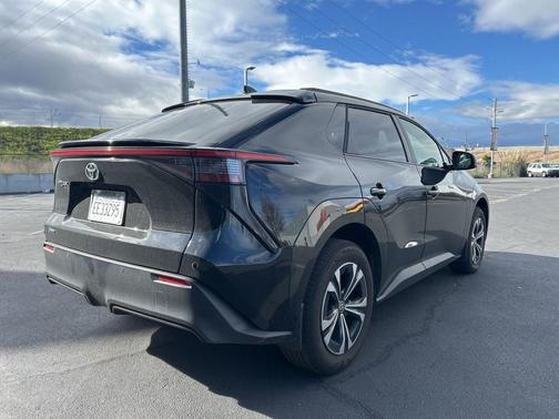 2025 Toyota bZ4X XLE