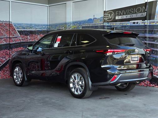 Midnight Black Metallic 2026 Toyota Highlander Hybrid Limited