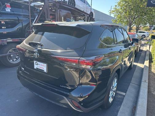Midnight Black Metallic 2026 Toyota Highlander Hybrid Limited