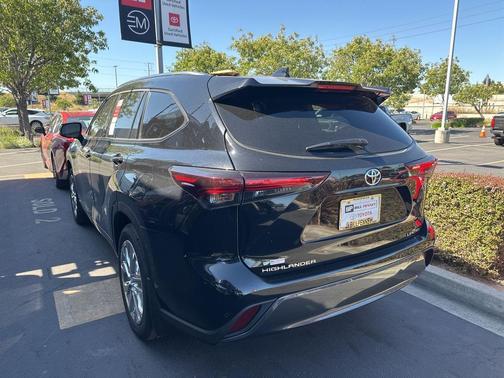 Midnight Black Metallic 2026 Toyota Highlander Hybrid Limited