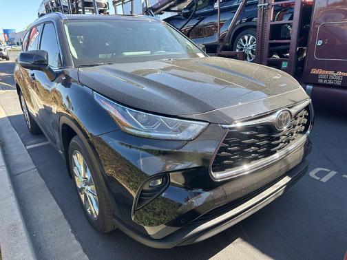 Midnight Black Metallic 2026 Toyota Highlander Hybrid Limited