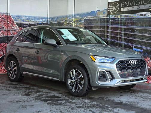 Daytona Gray Pearl Effect 2024 Audi Q5 45 S line Premium Plus