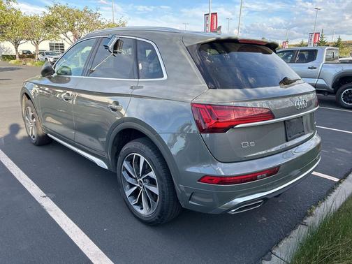 Daytona Gray Pearl Effect 2024 Audi Q5 45 S line Premium Plus