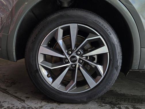 Daytona Gray Pearl Effect 2024 Audi Q5 45 S line Premium Plus