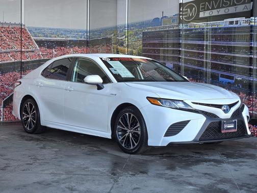 2020 Toyota Camry SE