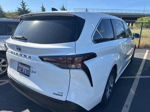 2023 Toyota Sienna LE
