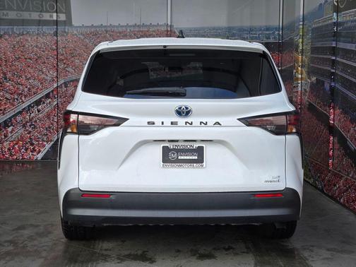 Ice Cap 2023 Toyota Sienna LE