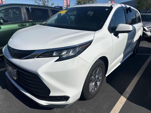 2023 Toyota Sienna LE