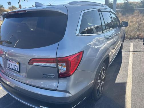 2022 Honda Pilot Touring 8-Passenger