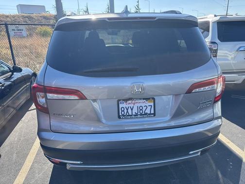 2022 Honda Pilot Touring 8-Passenger