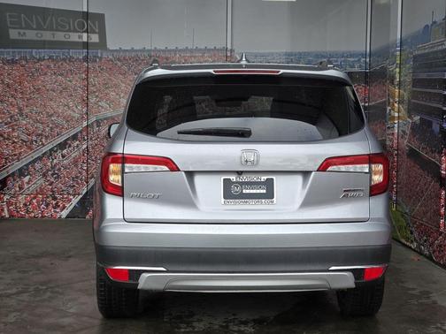 2022 Honda Pilot Touring 8-Passenger