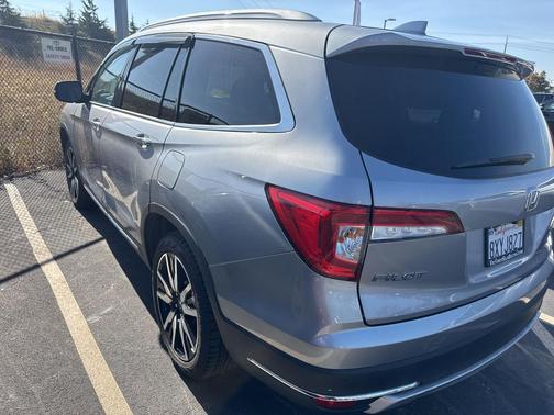 2022 Honda Pilot Touring 8-Passenger