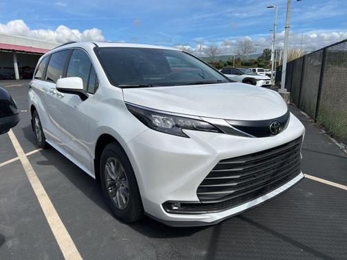 2026 Toyota Sienna XLE