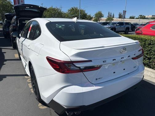 Ice Cap 2026 Toyota Camry SE