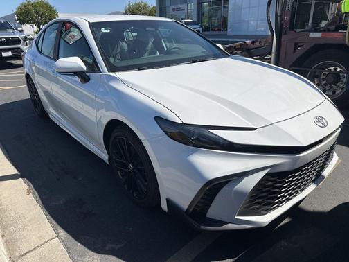 Ice Cap 2026 Toyota Camry SE