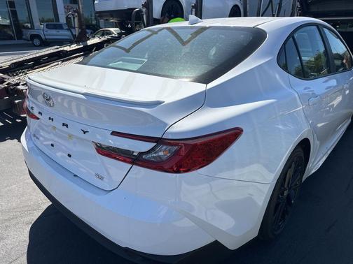 Ice Cap 2026 Toyota Camry SE