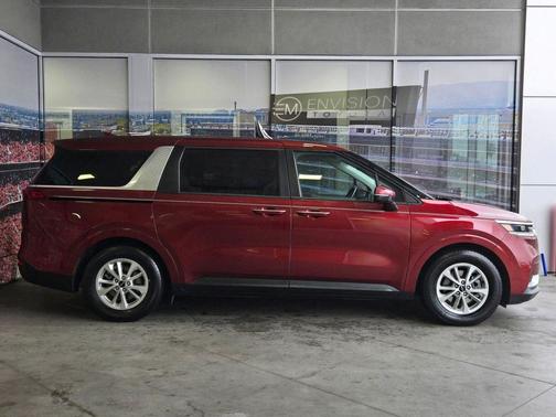 2024 Kia Carnival LX