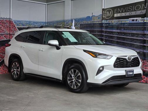 Wind Chill Pearl 2023 Toyota Highlander XLE
