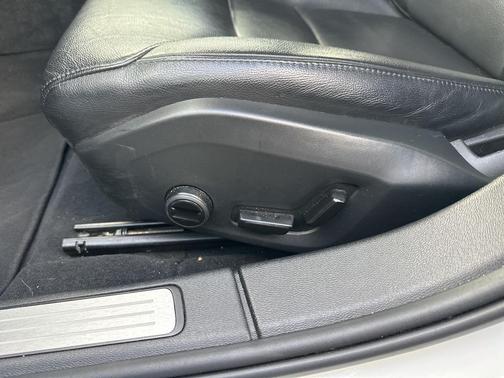 2024 Volvo S60 B5 Core Dark Theme