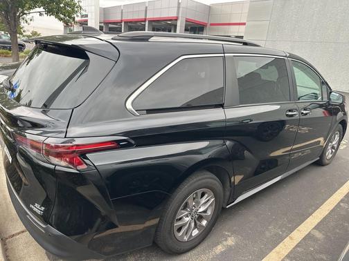 2023 Toyota Sienna XLE 8 Passenger