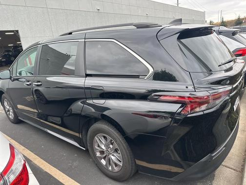 2023 Toyota Sienna XLE 8 Passenger