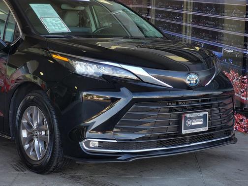 2023 Toyota Sienna XLE 8 Passenger