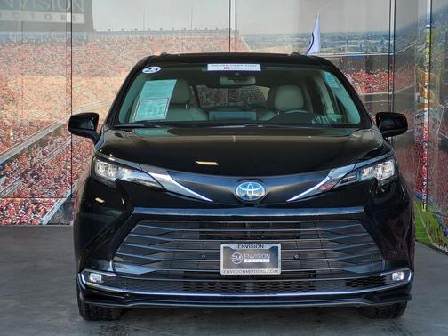 2023 Toyota Sienna XLE 8 Passenger