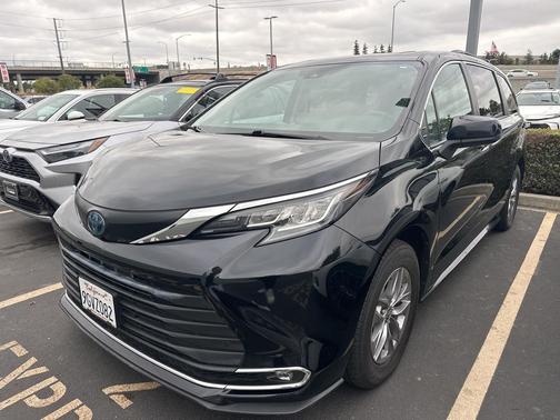 2023 Toyota Sienna XLE 8 Passenger