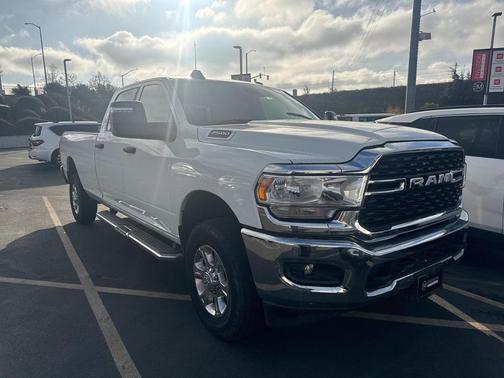 2024 RAM 2500 Big Horn Crew Cab 4x4 8' Box