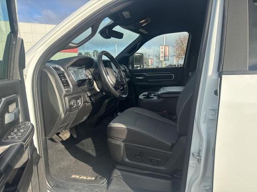 2024 RAM 2500 Big Horn Crew Cab 4x4 8' Box