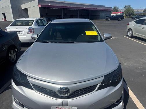 Classic Silver Metallic 2014 Toyota Camry SE