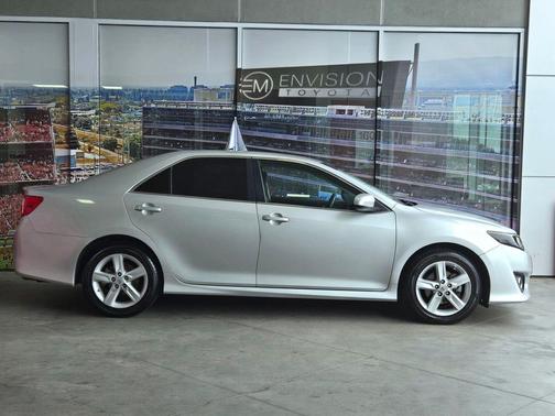 Classic Silver Metallic 2014 Toyota Camry SE