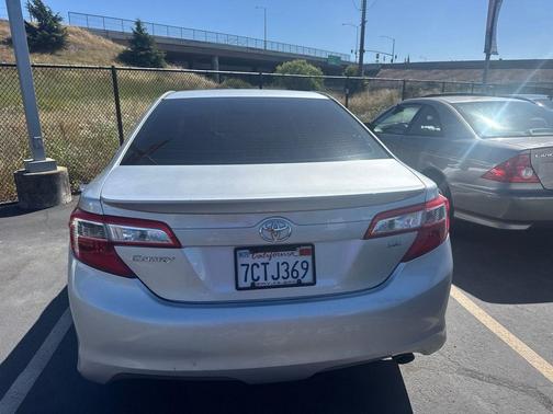 Classic Silver Metallic 2014 Toyota Camry SE