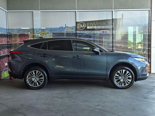Coastal Gray Metallic 2024 Toyota Venza Limited