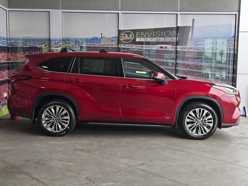 Ruby Flare Pearl 2026 Toyota Highlander Hybrid Platinum