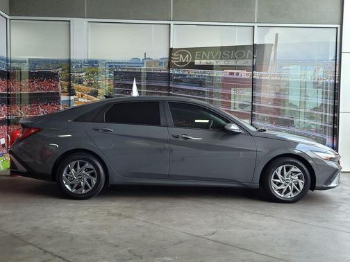 2024 Hyundai ELANTRA HEV Blue