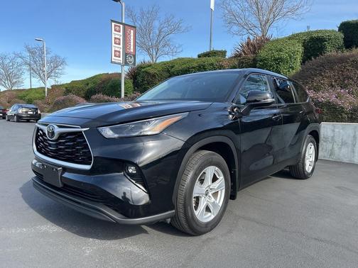 2024 Toyota Highlander LE