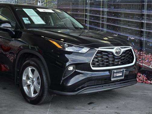 2024 Toyota Highlander LE