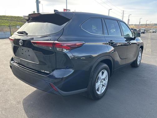 2024 Toyota Highlander LE